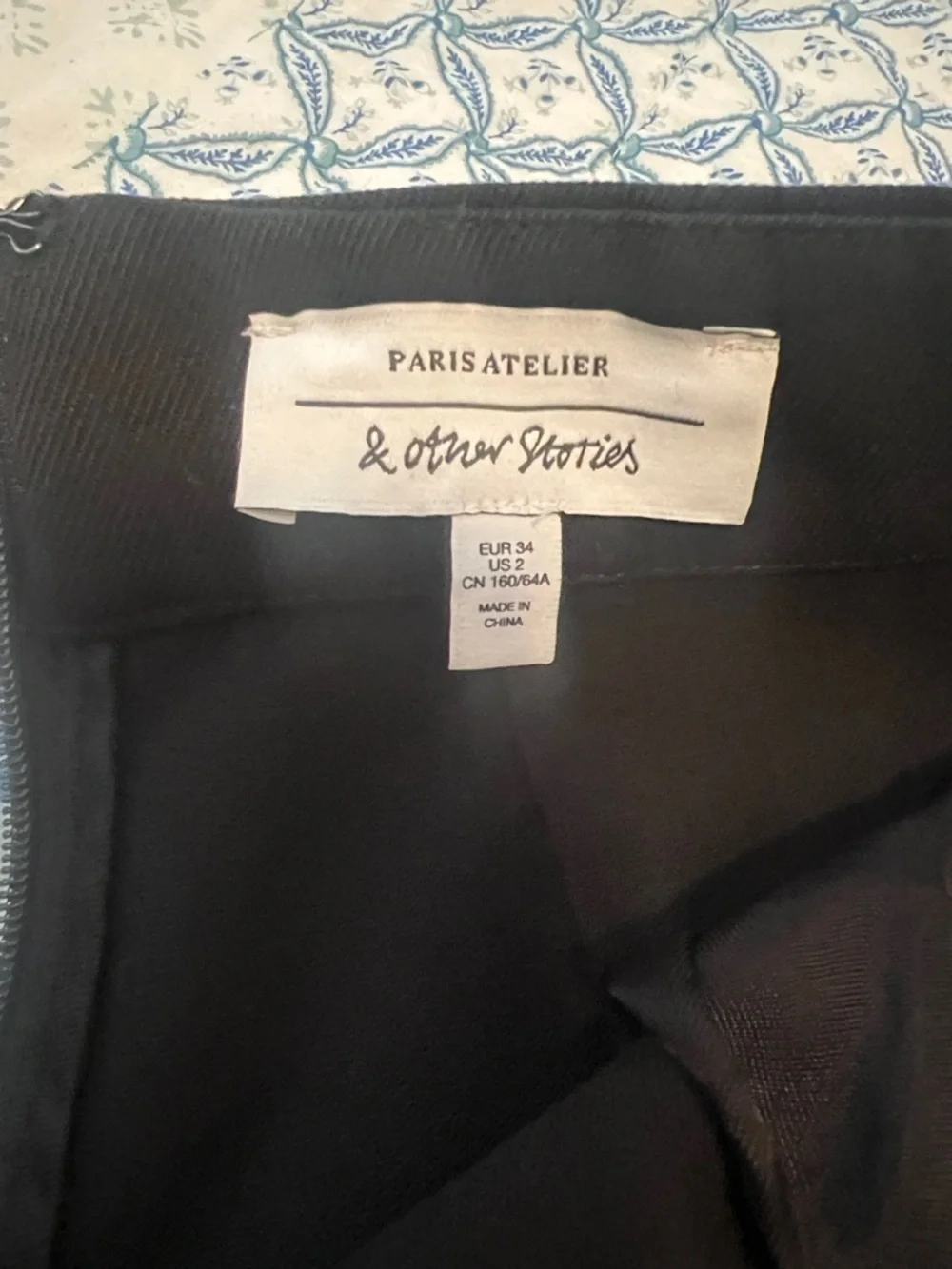 Paris atelier & other stories black skirt with pockets size 2